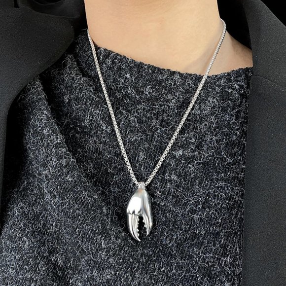 Other - men crab claws necklace